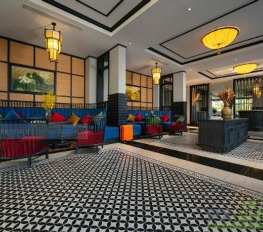 Shining Riverside Hotel & Spa