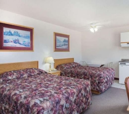 Almada Inn