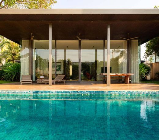 Bella Antlia by Vista Rooms