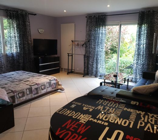 Rooms at 40 min from Paris