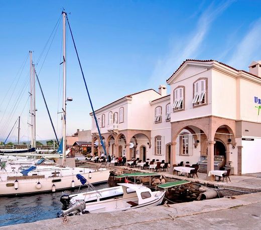 Urla Pier Hotel