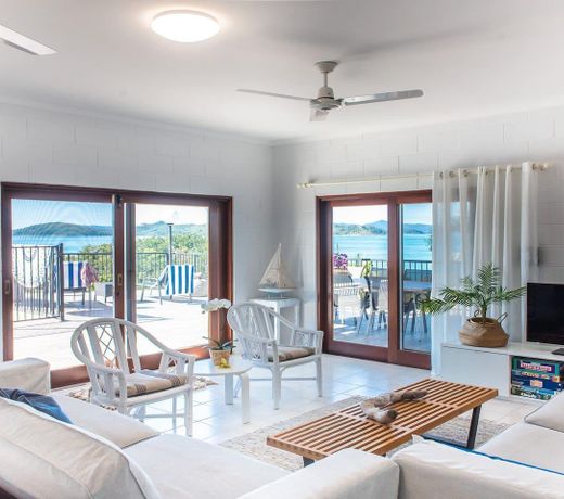 The Pineapple House - Shute Harbour