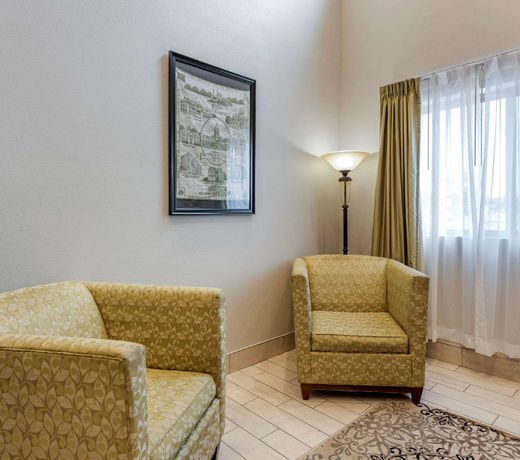 Quality Inn & Suites Evansville Downtown
