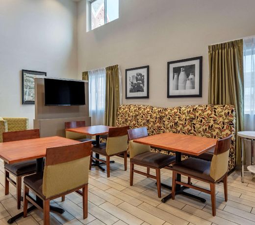 Quality Inn & Suites Evansville Downtown