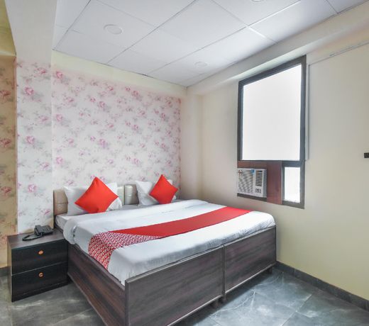 OYO 70184 Hotel Golden Bird