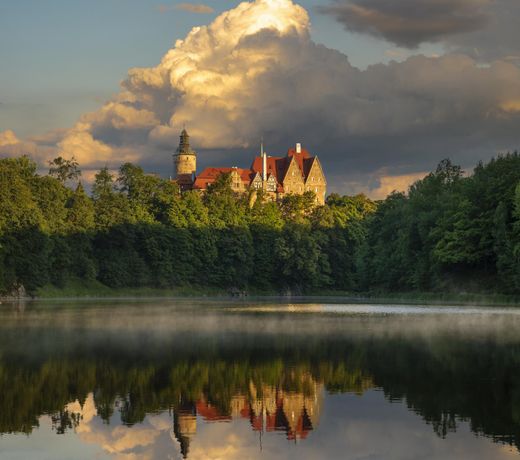 MINT HILL, a cozy countryside house on a lake.