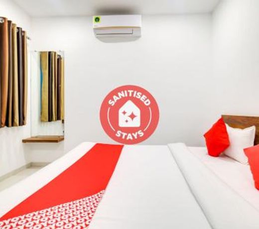 OYO 70780 Hotel Apple Grand