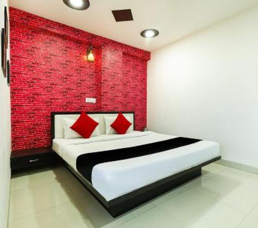 Capital O 71256 Hotel Seemansh
