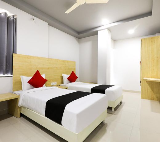 OYO 71586 M K Hotels
