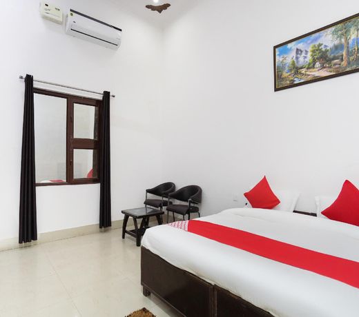 OYO 64665 Ready-x Hotel