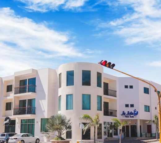 La Lola Hotel & Suites