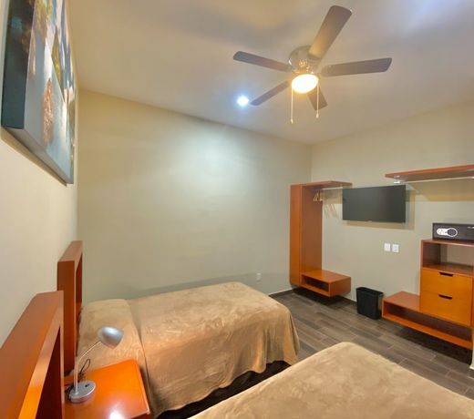 La Lola Hotel & Suites