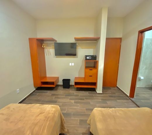 La Lola Hotel & Suites
