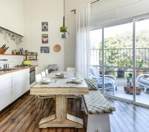 Captivating Apartment With Balcony and Roof Top by Sea N' Rent