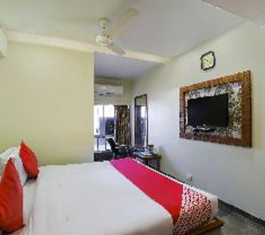 OYO 70882 Hotel Royal Retreat