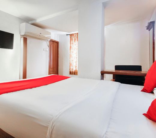 OYO 71065 Lakshmi Lodge