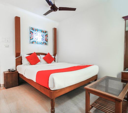 OYO 71065 Lakshmi Lodge