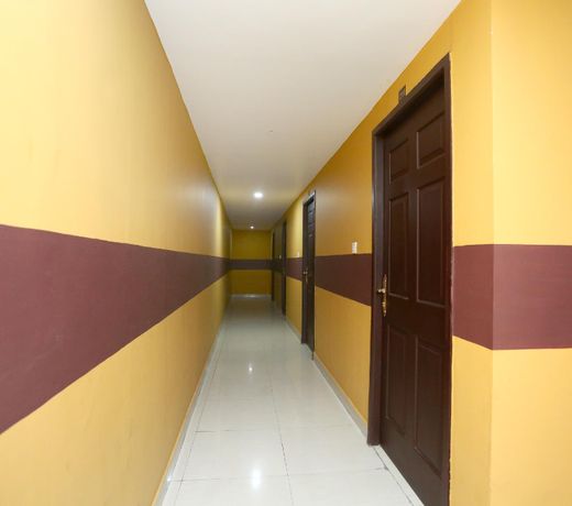 OYO 72227 Lp Castle