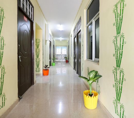 OYO 71348 R C Guest House