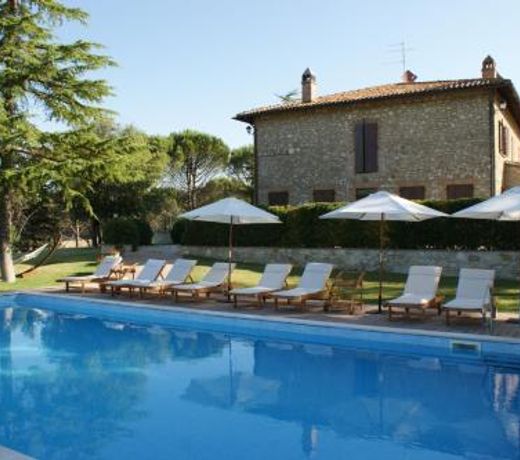 Beautiful 2-storey villa in Todi (room for 18)