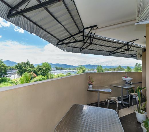 SPOT ON 90042 One Plaza Eco Hotel