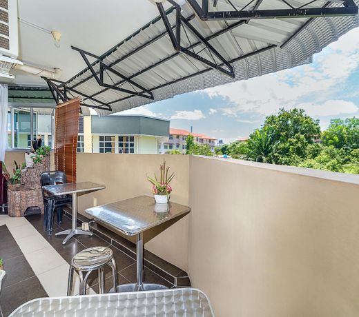 SPOT ON 90042 One Plaza Eco Hotel