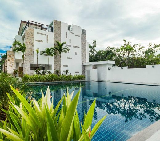 A complex of 3 bedroom townhouses (A3)