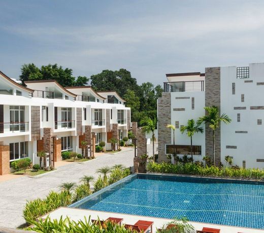 A complex of 3 bedroom townhouses (A3)