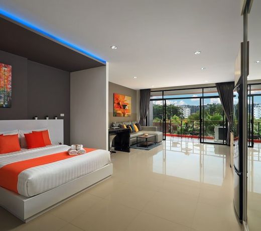 Nai Harn Condominium