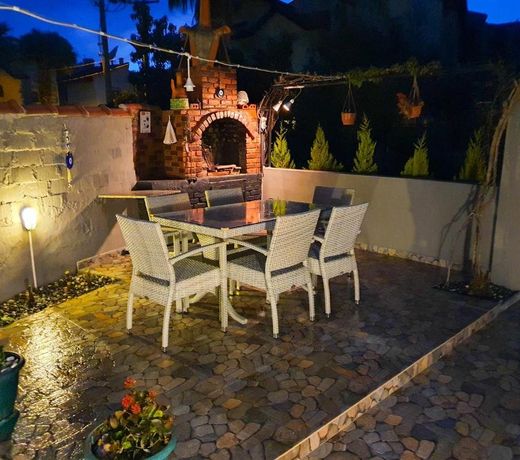 Arya Roof House