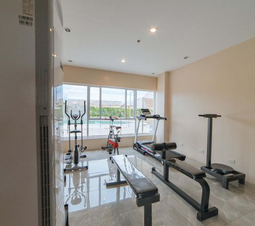 RedDoorz Premium near Health Centrum Banica