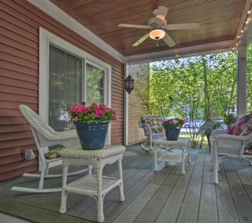 Northwest Michigan Duplex half Mi to Lake Michigan