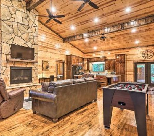 Dreamy Deluxe Cabin with Hot Tub and Outdoor Fireplace!