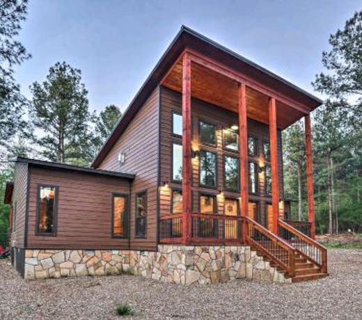 Dreamy Deluxe Cabin with Hot Tub and Outdoor Fireplace!
