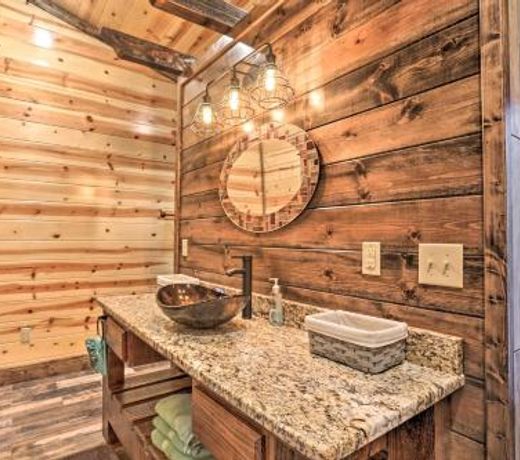 Dreamy Deluxe Cabin with Hot Tub and Outdoor Fireplace!