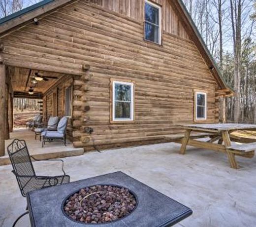 Stylish Creekside Cabin with Fire Pit Near Wineries!