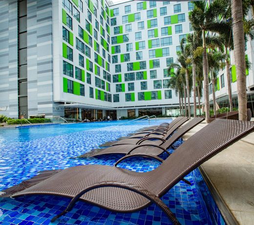 Republic Suites Saigon Airport