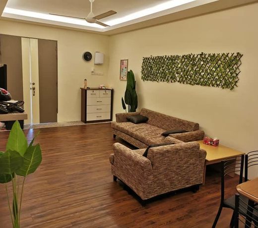 Batu Pahat Swimming Pool Homestay