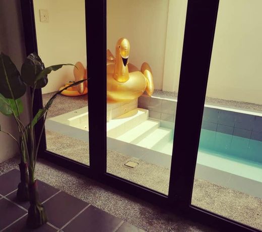 Batu Pahat Swimming Pool Homestay