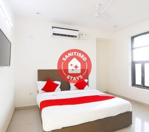 OYO 61722 Rajmahal Residency Hotel