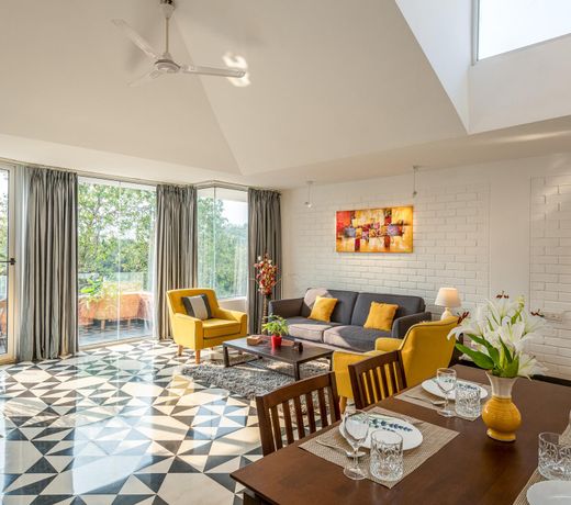ElArbol -Modern home w/rooftop pool near candolim