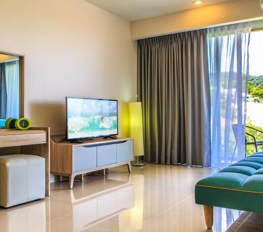 CHIC CONDO**TOP FLOOR**KARON BEACH NEPHRITE