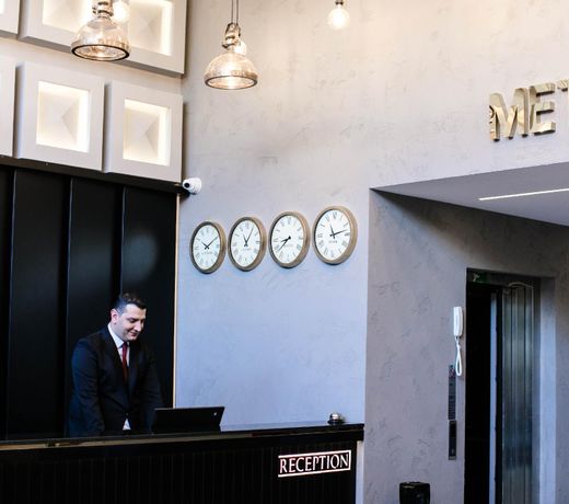 METHISHOTEL
