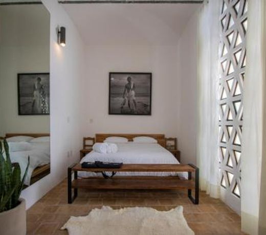 Hotel Sin Nombre