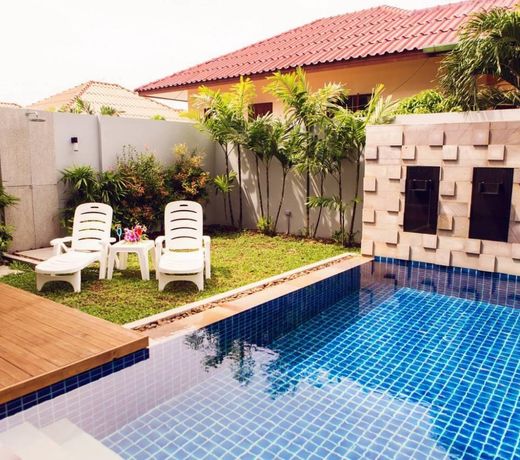 3 bedroom Nai Harn Villa