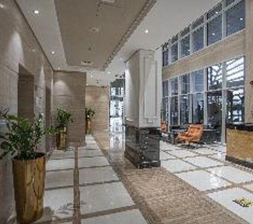 Spacious Apartment near Burj Khalifa with Pool