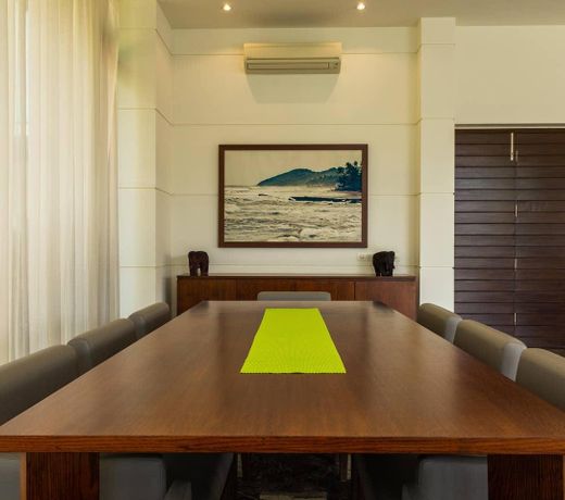 Bella Crux by Vista Rooms