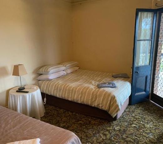 Commercial Hotel Curlewis