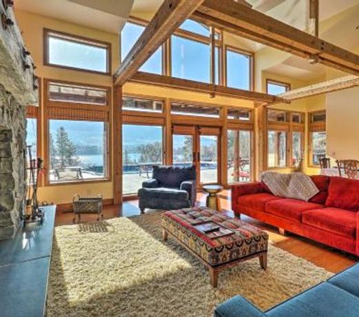 Country Villa on Kalamalka Lake with Pool!