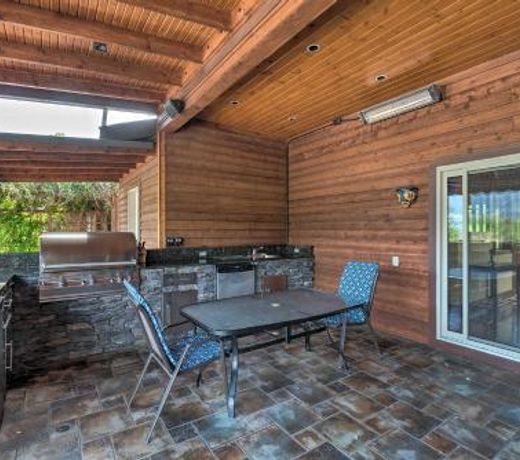 Country Villa on Kalamalka Lake with Pool!